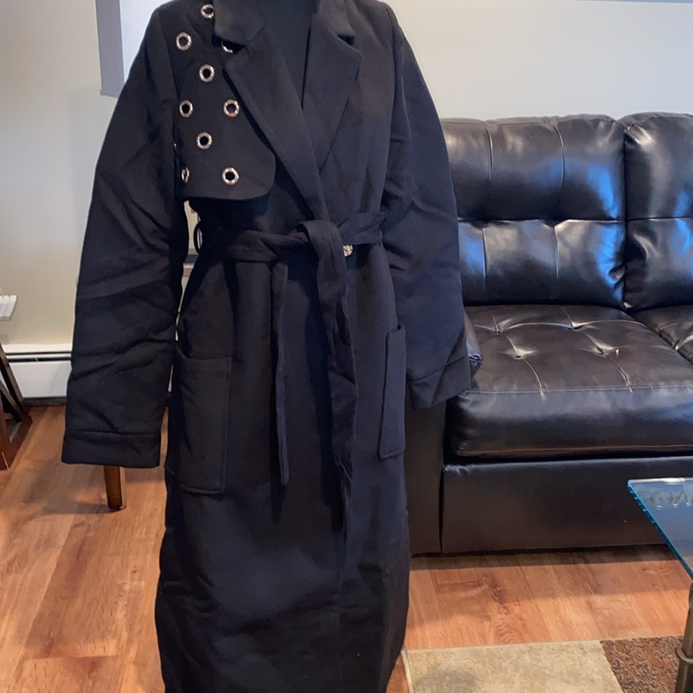 PANTORA BLACK TRENCHCOAT LARGE. NEW